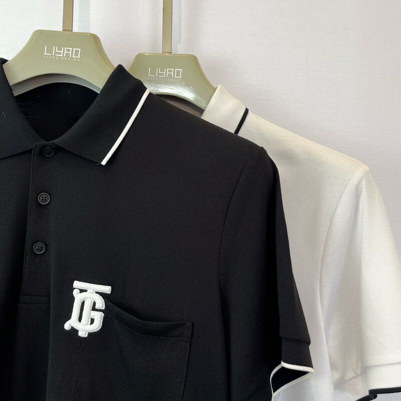 Логотип мужского пола - вышитая футболка.