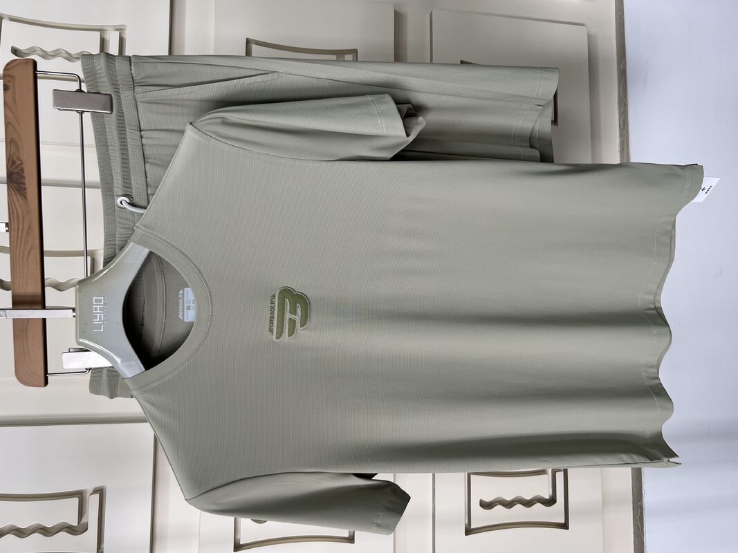 Мужские высококачественные фитнес шорты для бега Дыхательный материал для быстрого сушки Длина колена Летняя спина карманный карманный простой дизайн